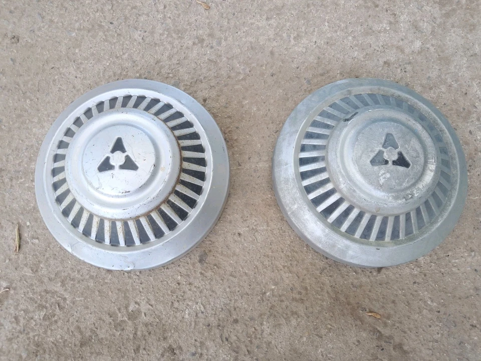 Dodge Plymouth B200 B300 1967-1976 furgoneta D200 D300 camión plato para perros par de tapacubos de 12" Foto 1 de 4