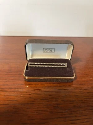 De colección Avon Doble Cuerda Barras Oro Corbata Clip Cierre Con Caja Foto 1 de 2
