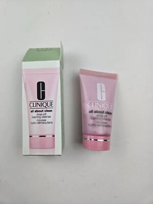 Limpiador facial en espuma con enjuague Clinique All About Clean con ácido hialurónico Foto 1 de 4