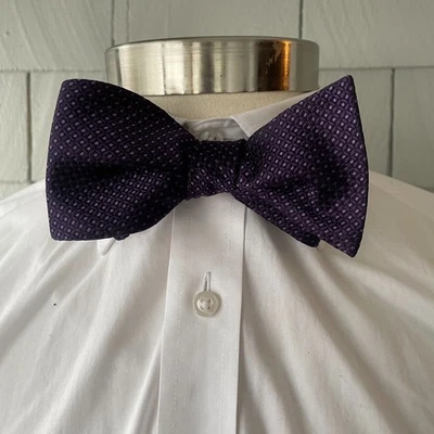 Pajarita ajustable elegante 100 % seda púrpura oscuro Calvin Klein para hombre cuello máximo 18 Foto 1 de 4