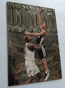 TIM DUNCAN, 1998-99 SKYBOX METAL UNIVERSE #35, SPURS