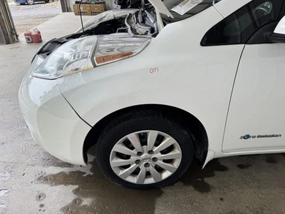 13-17 NISSAN LEAF DRIVER LEFT FRONT FENDER GLACIER WHITE QAK - Image 1 of 4