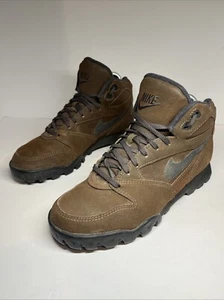 Raro De Colección Nike Swoosh Prendas para el torso altas Botas de Senderismo Zapatos para Mujer Talla 8.5 - 685027-201 - Imagen 1 de 10