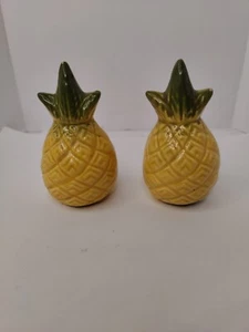 VINTAGE Yellow Pineapple Salt & Pepper Shakers Tropical Tiki Decor Kitchen - Picture 1 of 6