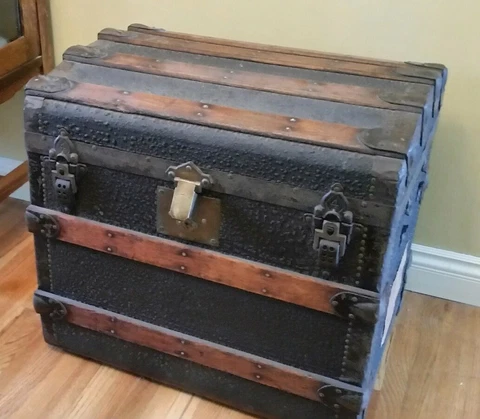 ANTIQUE STEAMER TRUNK TOP CHEST,  RICH, REED ATWOOD Cover