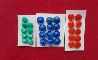 Konvolut von verschiedenen Knöpfen(31) rot, blau, grün, Oesenknöpfe Kunststoff - Bild 1 von 4