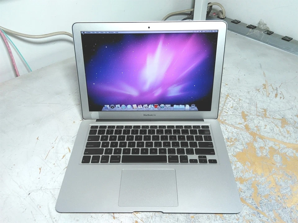 Apple MacBook Air 13" Laptop A1369 Intel Core 2 Duo 1.86GHz 2GB Ram 120GB HDD OS - Image 1 of 4
