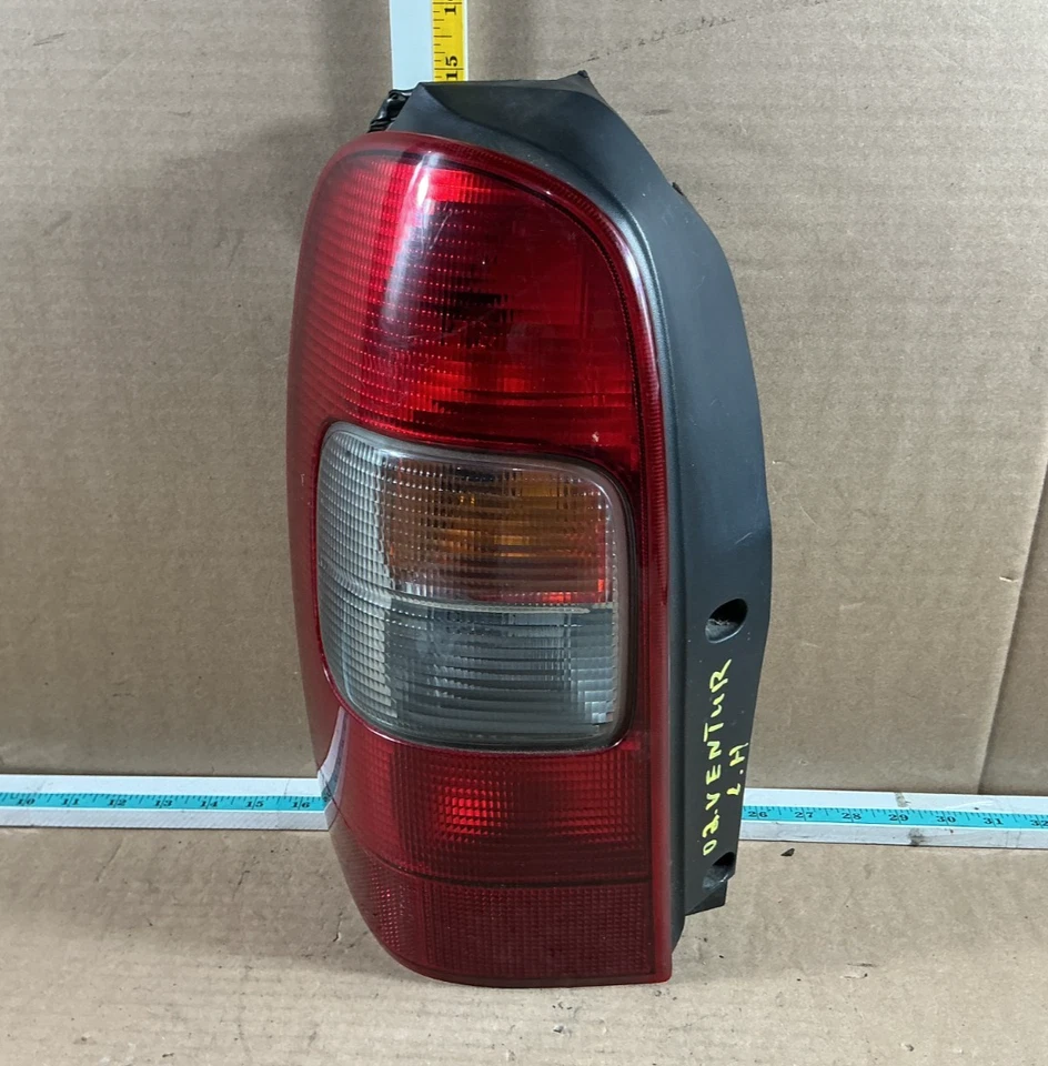 Conjunto de luz trasera izquierda Chevrolet Venture 1997-2005 Foto 1 de 4