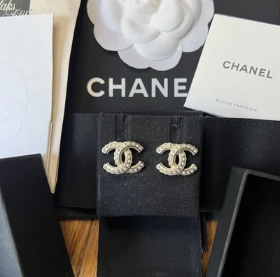 100% Authentic 22K CHANEL CC Logo Faux Pearl Gold Tone Earrings AB8672 Receipt - Image 1 of 4