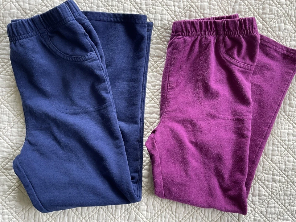 Dos pares de pantalones de punto elásticos para niñas Okie Dokie talla 4Y azul marino y magenta usados en excelente estado Foto 1 de 4