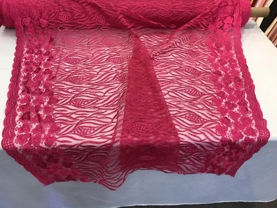 DISEÑO DE ÁRBOL FUCSIA CON FLORES Y LENTEJUELAS BRILLANTES EN MALLA ENCAJE POR PATIO. Foto 1 de 4