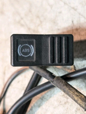 BMW 1999-2010 F650GS G650GS INTERRUPTOR ABS MOMENTÁNEO HORIZONTAL R100GS R850R  Foto 1 de 4