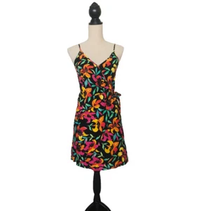 Mini Vestido Xhilaration con Correa de Espagueti Hibisco Envoltura Floral Talla XS - Imagen 1 de 4