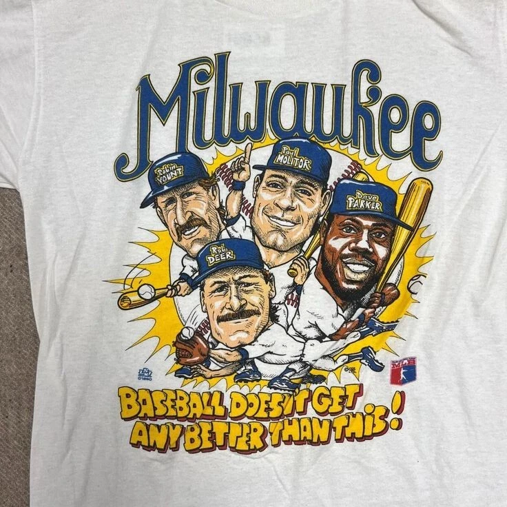 Camisa Milwaukee Brewers Caricatura Manga Corta Color Blanco KV28609 Foto 1 de 1