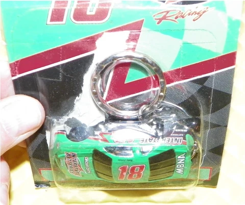 1998 Bobby Labonte #18 Keychain - Brand New Cover