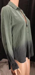 Anthropologie Cloth & Stone S botón abajo cambio de color verde. Nuevo con etiquetas valorado en $98 - Imagen 1 de 7