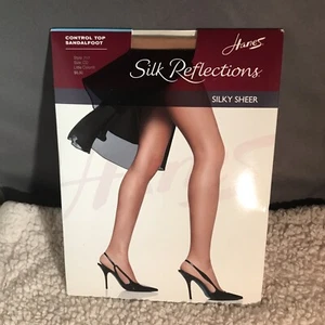 Hanes Silk Reflections Pantyhose Vtg Control top CD Sandalfoot 717 Little Color - Picture 1 of 3