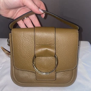 Vince Camuto Caia Marrón Musgo Cuero Bandolera Cartera Grande Bolso de Dientes Dije - Imagen 1 de 17