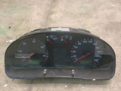 INSTRUMENTENTAFEL / 9875910 FÜR VOLKSWAGEN PASSAT VARIANT 3B5 COMFORTLINE - Bild 1 von 4