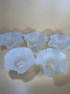 Juego de 5. Montador de pantalla de lámpara de vidrio con volantes esmerilado texturizado. Vintage. 4,5 de alto. "6"" W" - Imagen 1 de 9