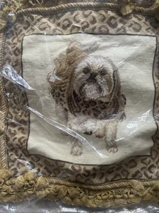 Funda de almohada de lana con punta de aguja Shih-Tzu perro con bufanda de leopardo 18x18 - Imagen 1 de 1