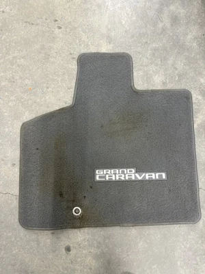 Dodge Grand Caravan Chrysler Town Country 2008-2020 alfombrilla gris fabricante original usada izquierda Foto 1 de 4