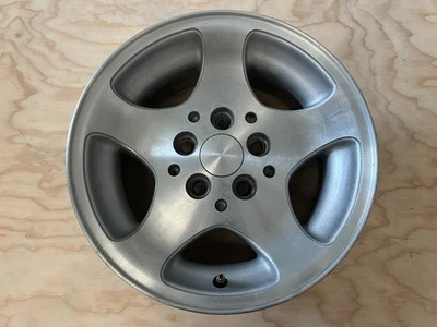 Llanta Jeep Grand Cherokee 1994-1998 15x7" fabricante de equipos originales 9014 con tapa mecanizada Foto 1 de 4