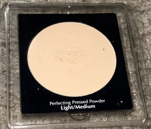 Estee Lauder Light/Medium Perfecting Pressed Powder Refill Discontinued - Picture 1 of 1
