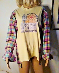 Upcycled gelbes "Ain't Goin Down Till The Sun Comes Up" M-L T-Shirt/Flanell Pastell - Bild 1 von 3