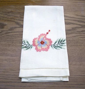 Tea Towel Dish Towel WHITE w/ Cross-Stitched PINK & YELLOW Flower ~ - Imagen 1 de 3