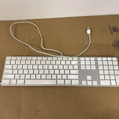 A1243 Apple USB con Filo Tastiera Alluminio Sottile Con Tastierino Numerico #Q4 - Immagine 1 di 2