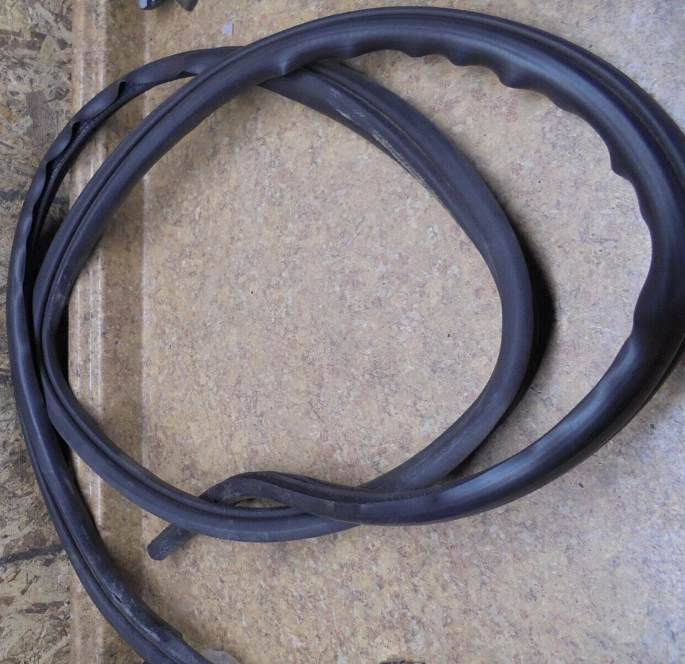 2003 Jeep Liberty Sport 3,7 л 3,7 заднее уплотнение двери погодные условия зачистка резиновая защита - Изображение 1 из 1