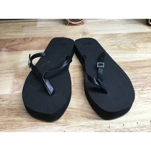 Stuart Weitzman Women's 7 B Black Rubber Buckle Slip-On Flip Flops Thong Sandals - Picture 1 of 7