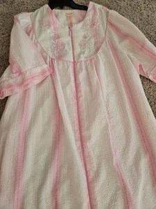 Abrigo vintage XL rosa peso ligero. Cierre de cremallera. Manga corta🌸detalle de flores - Imagen 1 de 5