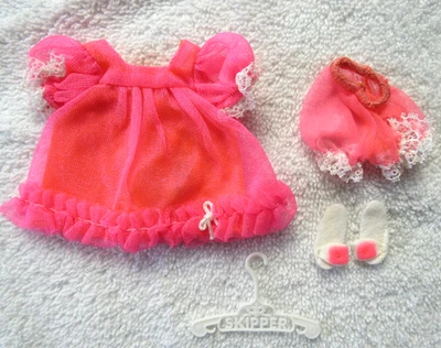 ROUPA DE MODA VINTAGE BARBIE 1969 "JAZZY JAMAS" ETIQUETA PRETA PARA CAPITÃO #1967 - Imagem 1 de 4