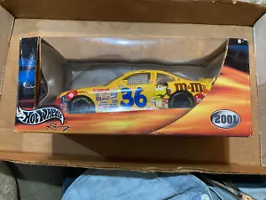 Hot Wheels Racing 1:24 Scale M&M's #36 Ken Schrader Pontiac NASCAR 2001 Sealed - Picture 1 of 6