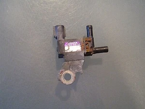 1998-00 Lexus LS400 Emission Evap purge switch valve 25860-50100 - Picture 1 of 3