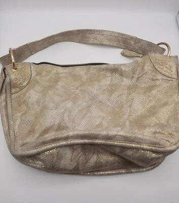 Bolso de mano de cuero Oryany dorado con tachuelas doradas lazos y hebillas 5 bolsillos interiores  Foto 1 de 4