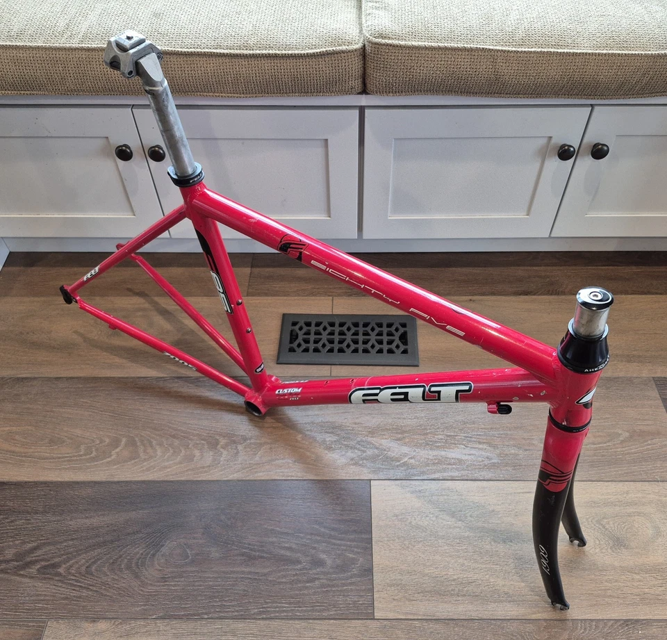 Juego de cuadro de carretera FELT F85 con geometría de carretera compacta (52 cm) Foto 1 de 4