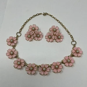 Vtg Pink Flowers Faux Pearl Thermoset Choker Necklace Clip on Earring Set Lucite - Picture 1 of 12