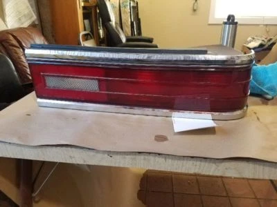 Luz trasera derecha pasajero exterior compatible con 88-93 DYNASTY   Foto 1 de 4