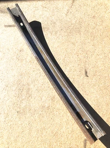 1970 71 2 CUDA CHALLENGER DOOR GLASS UP WINDOW GUIDE TRACK 2895641 LEFT AAR T/A - Picture 1 of 9