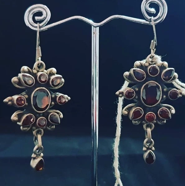 Orecchini pendenti in Granato e Argento 925  - Immagine 1 di 1