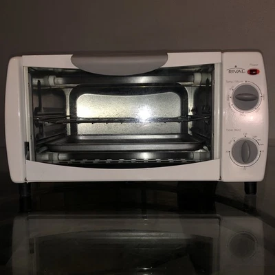 Rival T0-709 1000W Toaster Oven  - Image 1 of 4