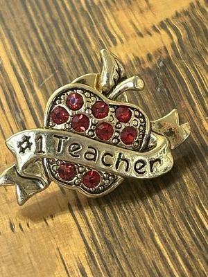 Broche prendedor vintage Avon #1 profesor rojo estrás manzana Foto 1 de 2