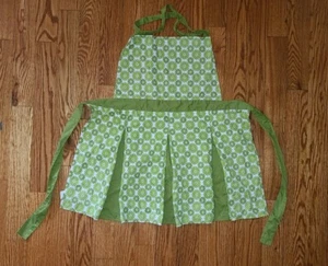 Delantal de cocina plisado con patrón de flor verde hecho a mano - Imagen 1 de 9