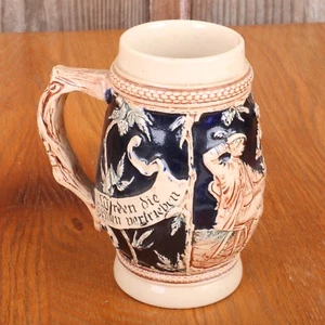 Deutscher Bierstein Menschen am Tisch trinken - Bild 1 von 6