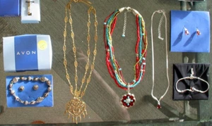VTG lot of Avon jewellery, NEW IN BOXES - GREAT GIFTS! - Picture 1 of 5