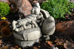 Adorno de jardín de piedra de Caterpillar Alicia en el País de las Maravillas - Imagen 1 de 8