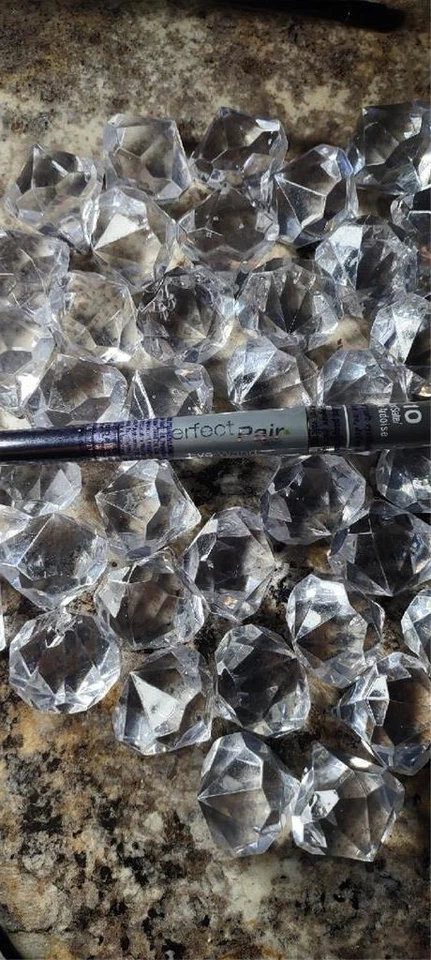 Varita de ojos Wet N Wild PAR PERFECTO, # 110 PIZARRA NEGRA sellada de fábrica Foto 1 de 1